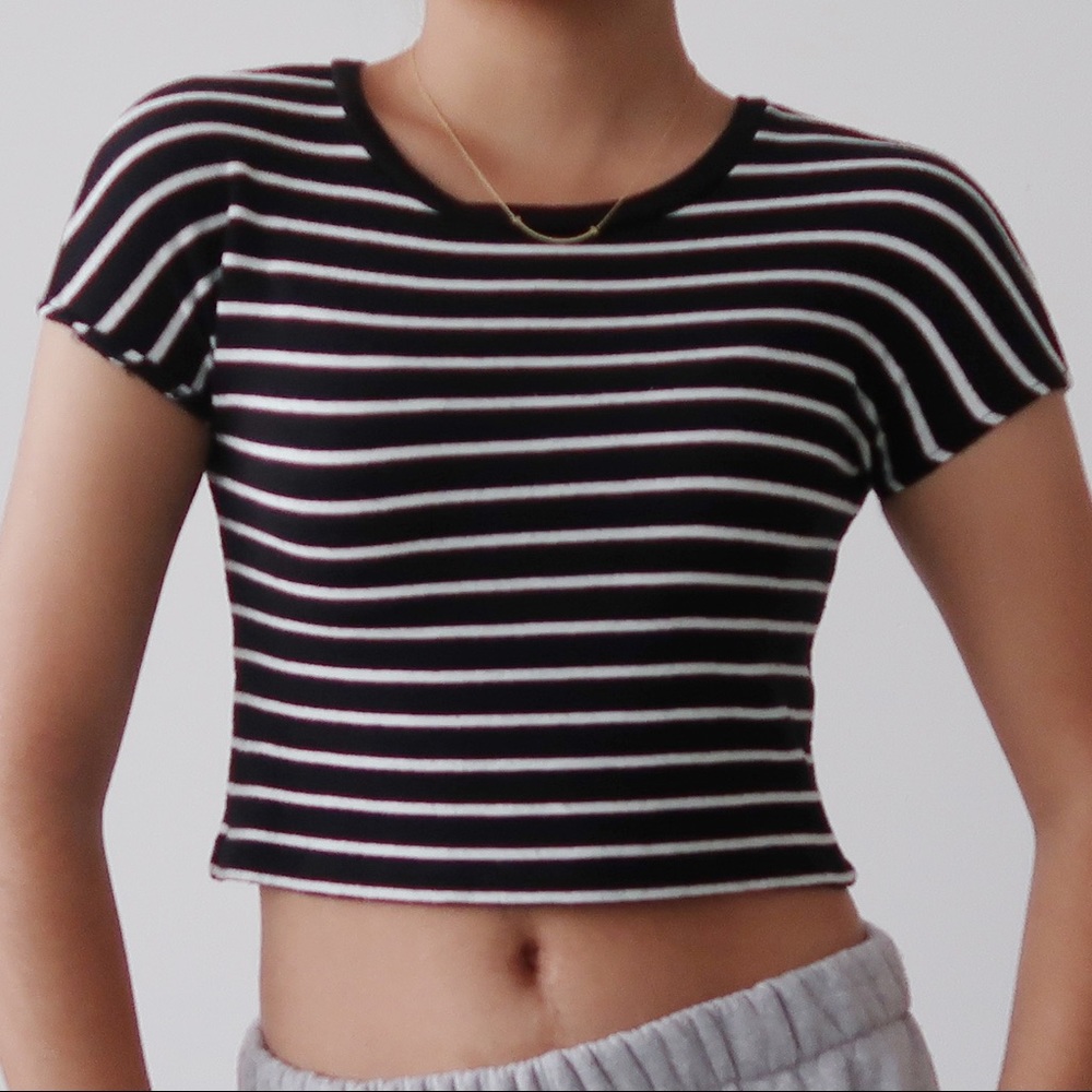 B&W STRIPPED CROPPED TSHIRT 🖤🤍